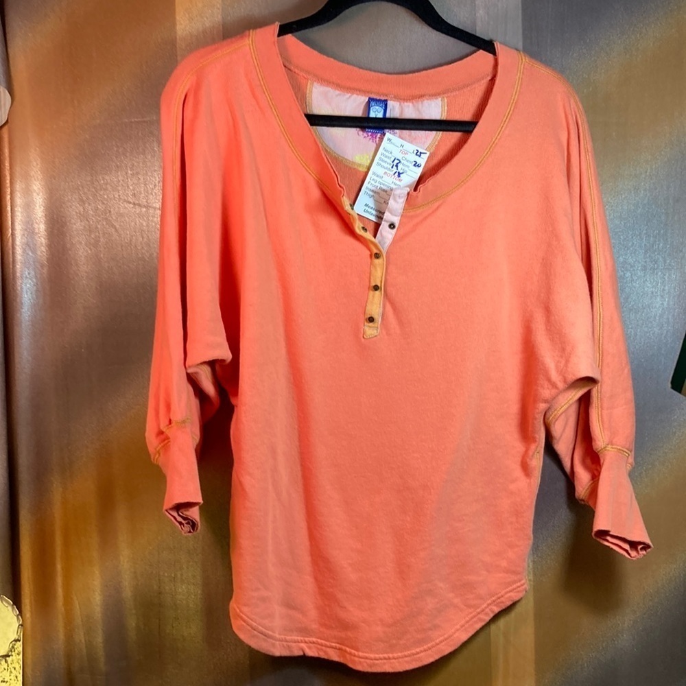 Free People size M salmon colored sweatshirt with dolman 3/4sleeves 40” chest B3